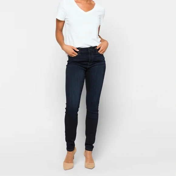 NWOT Dark Wash High Rise Skinny Jeans Petite 8P - Picture 3 of 5